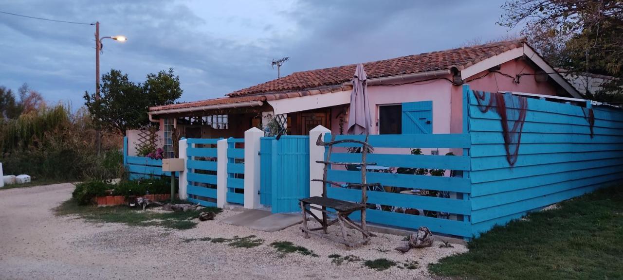 Une Maison Sur Une Presqu'Ile Port-Saint-Louis-du-Rhône Exteriör bild